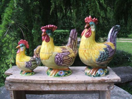 CERAMIC ROOSTER AND HEN IN CERAMIC