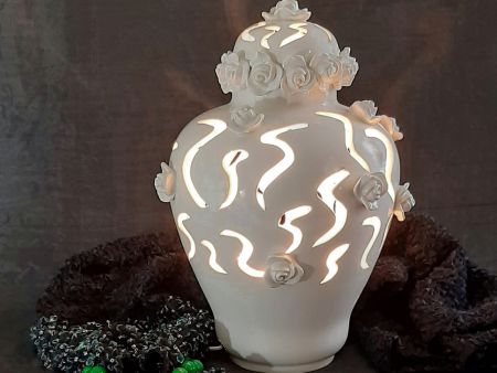 FRETWORK LAMP IN WHITE HAND-MADE CERAMICS WITH ROSES